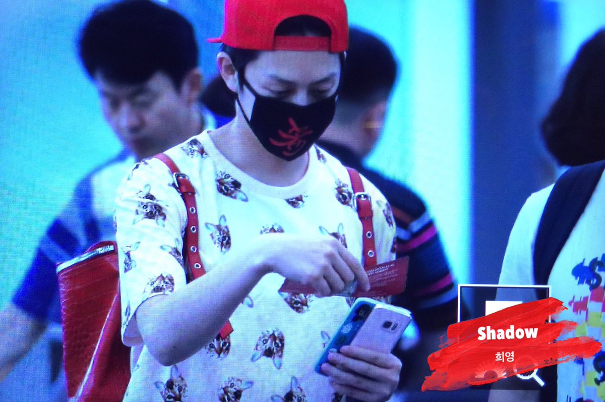shadow7043's tweet photo. 160826 인천공항 출국 #kimheechul #김희철 광주 #김희철 https://t.co/bOmxwMZaWK