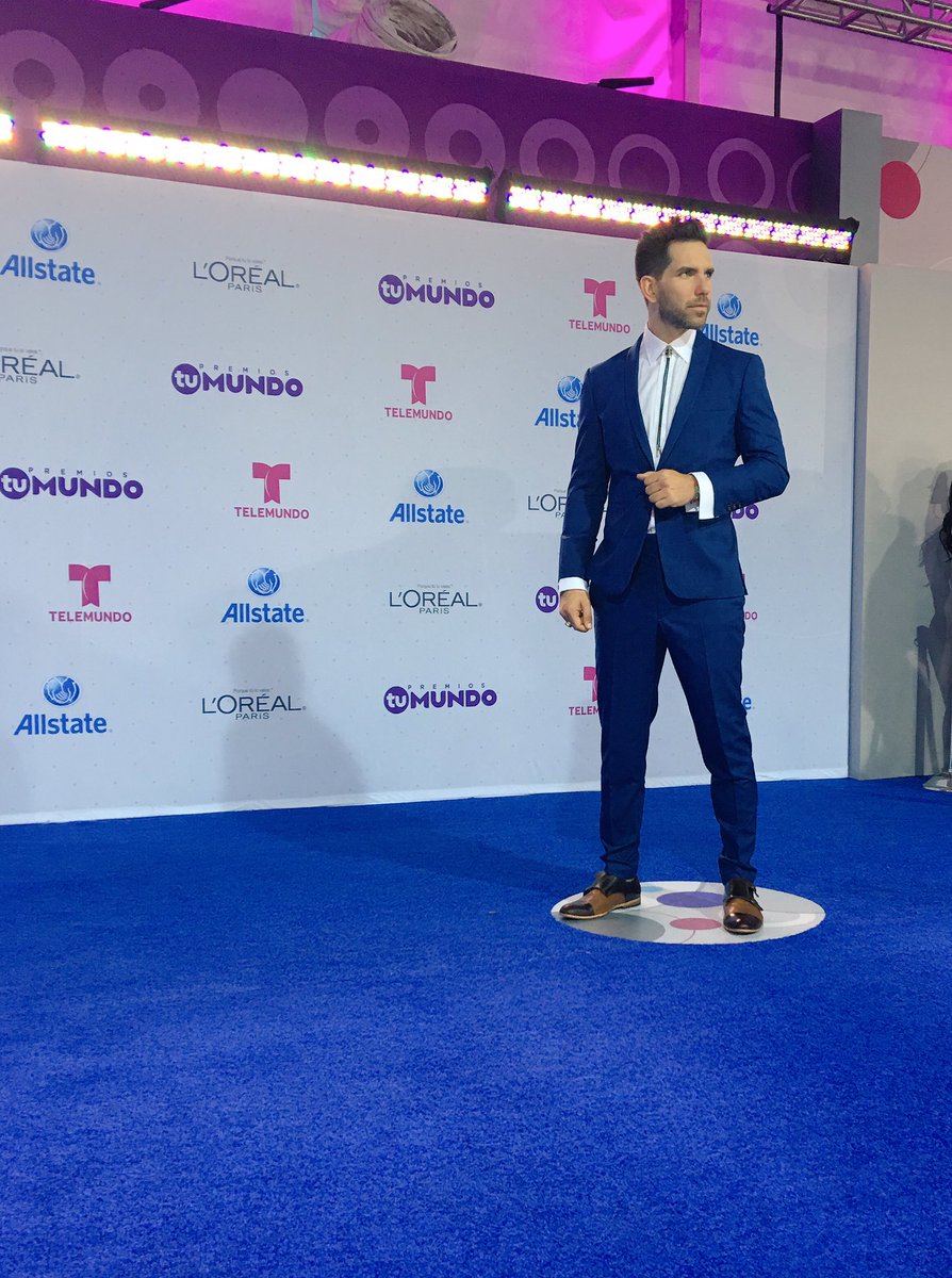 LideresLatinos_'s tweet photo. Guapísimo @ArapMX en la alfombra azul de #PremiosTuMundo @PremiosTuMundo @Telemundo @DandyMakers #LíderesLatinos https://t.co/HgY9erXURx