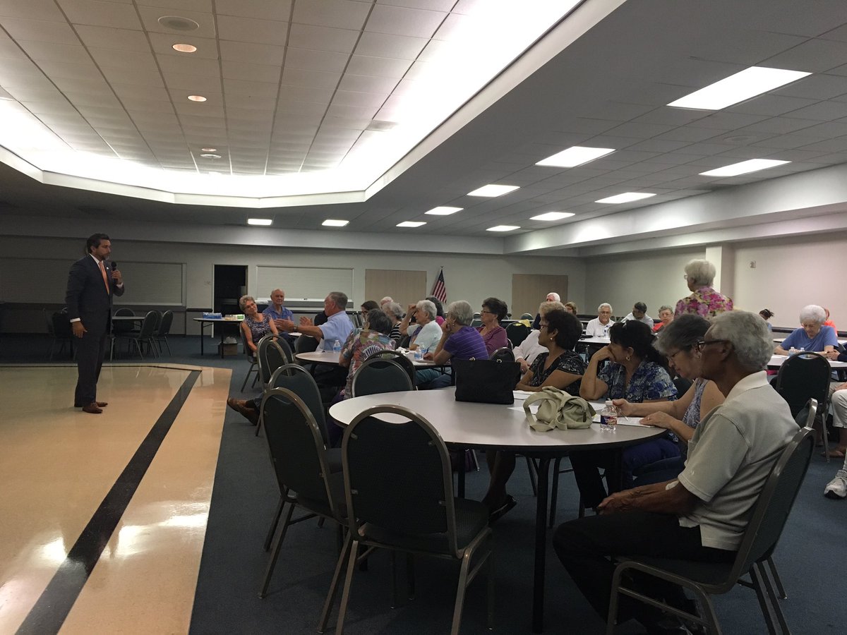 SHRNAinfo's tweet photo. Councilman Treviño @Trevino_D1 talking directly to us tonight #community #NeighborhoodOnTheRise https://t.co/PE6HUnobcu