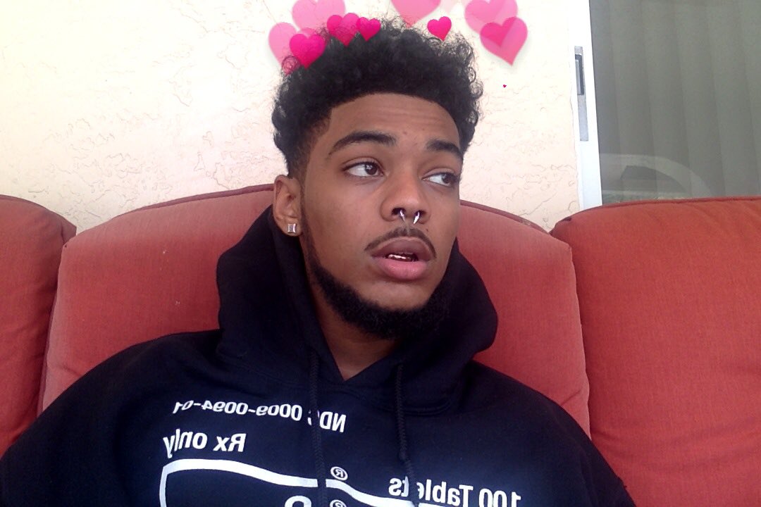 NOTLEViJEANS's tweet photo. @.HOWiMETFLEUR: so is his name Levi or Jean https://t.co/J5FUniqZZj