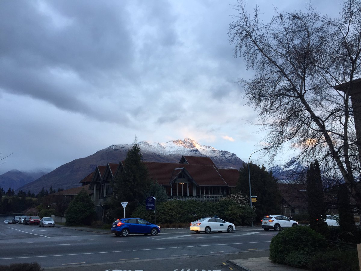 CAA2015Mel's tweet photo. Looks like we might get snow tonight 🌨❄️🌨 https://t.co/EZN8ZjsczQ
