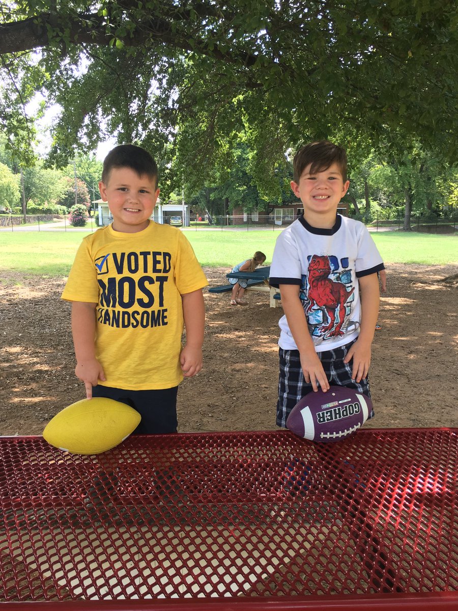 holly_plunkett's tweet photo. I think they are ready for some Pointer Football!  #futurepointers @KingElemKnights @GregWerner1 https://t.co/UgnvX3F4C3