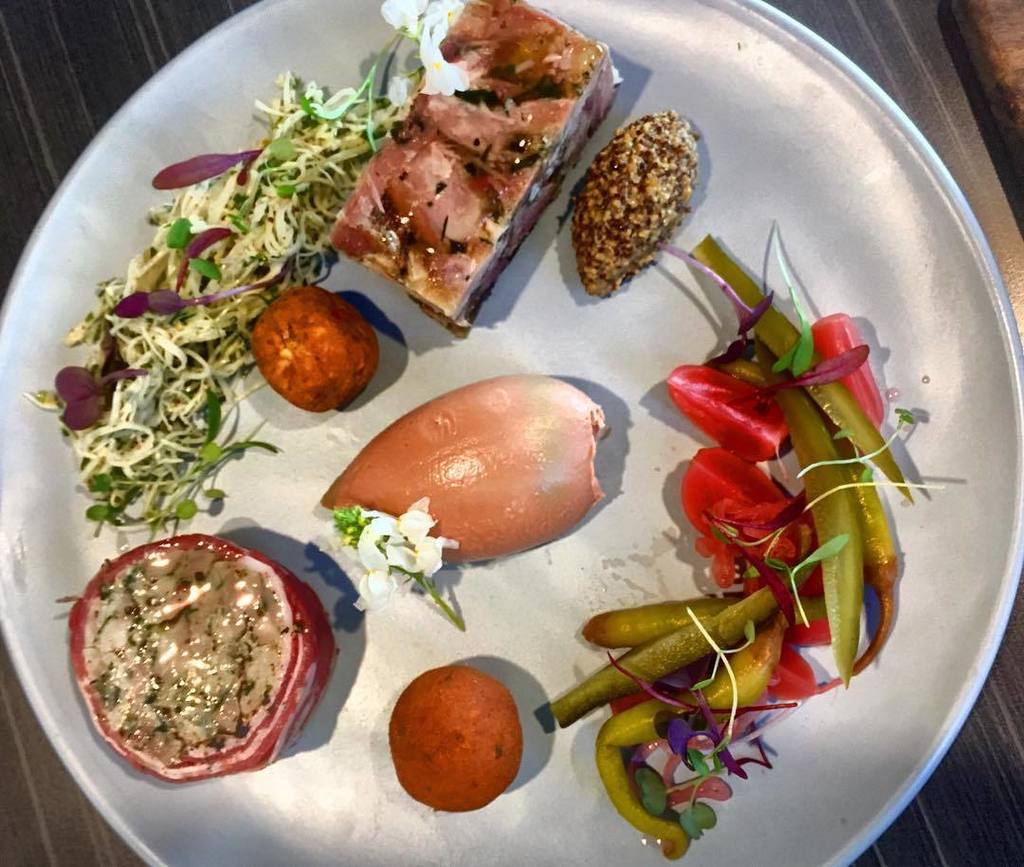 Now that looks like lunch! Charcuterie plate at <a href="/eccobistro/">Ecco Bistro</a> #brisbanecityfood #twitter ift.tt/2bjYN0m