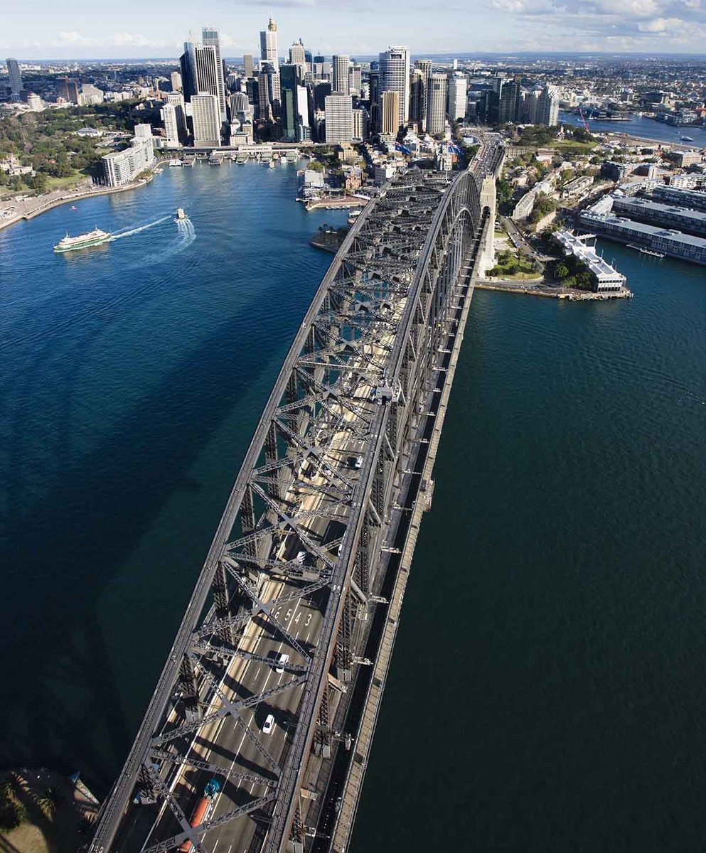 michaelyardney's tweet photo. Sydney’s heavily congested roads are costing commuters 6% of their salary each year. Click: https://t.co/gXeR627uhA https://t.co/VcXWraDuT1
