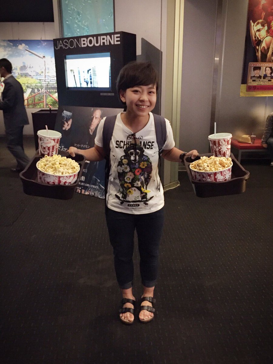 伊藤 夏美香 君の名は 公開日でっせ 朝の早うから観に行きました もう鼻水じゅるじゅる号泣 あれは観な損どころやない Radwimpsの歌もさいっこー アメイジングのみょう貝 誕生日祝いで全部奢ってくれた ありがとー