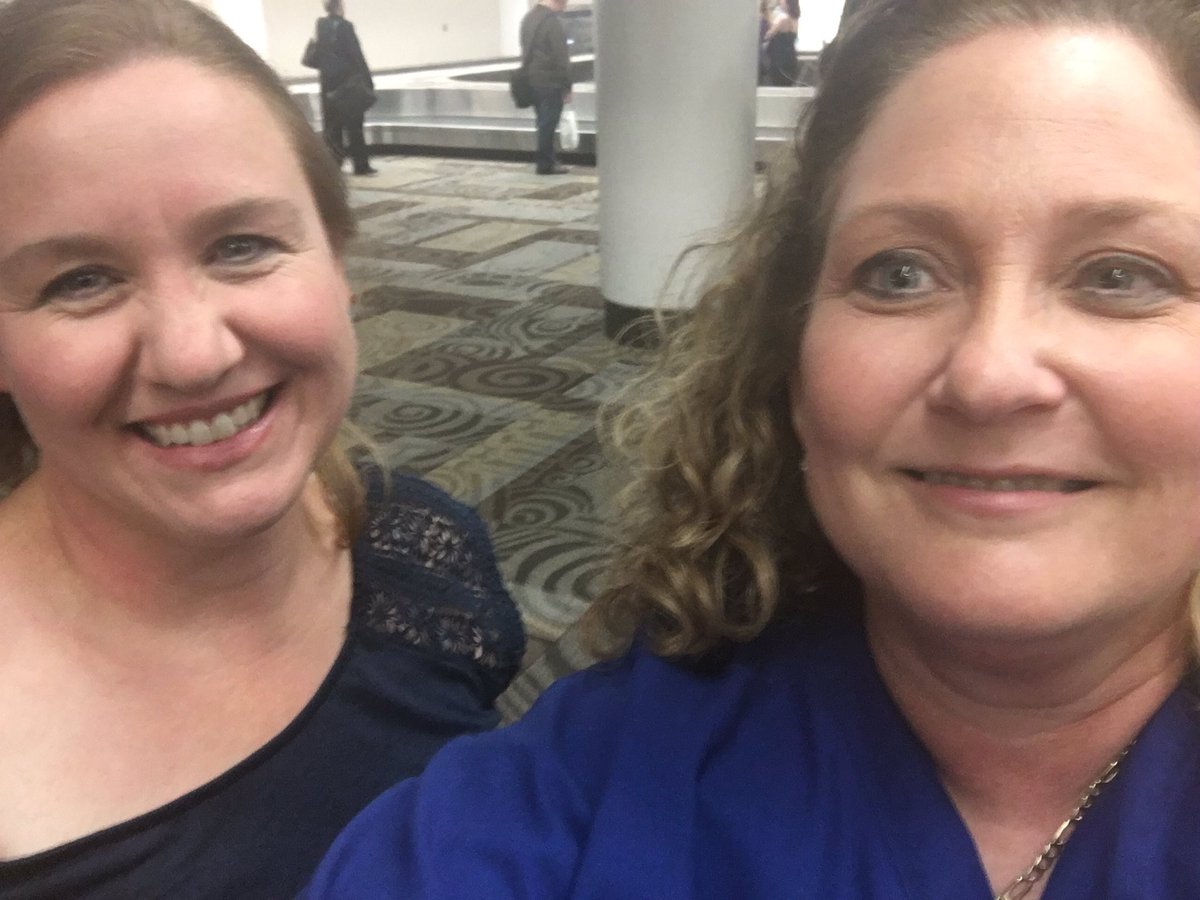 lahdoc's tweet image. Look who I found at the Nashville airport😂😂😂@3boysmama2013 #SandKTwitterGroup #Nashville2016