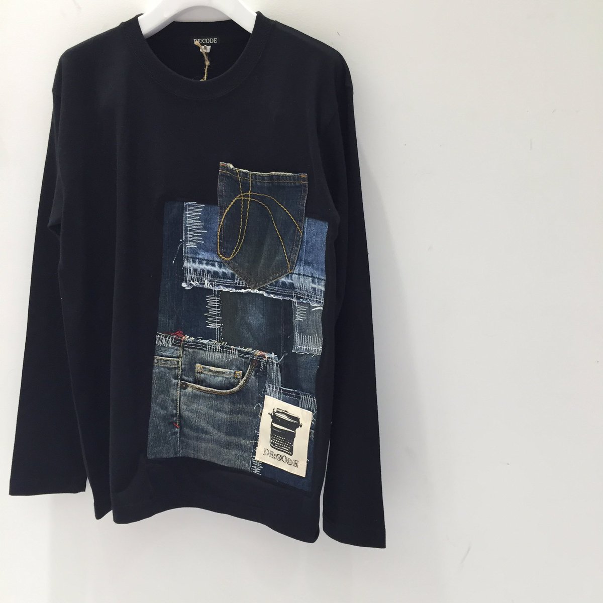 WALL_LABO's tweet image. NEW
入荷後に即完売している
DE:CODE のDENIM Tシャツの長袖と半袖グレーが入荷しました。この時期に嬉しいアイテム。

半袖¥12,000＋TAX
長袖¥12,500＋TAX

@parco_fukuoka