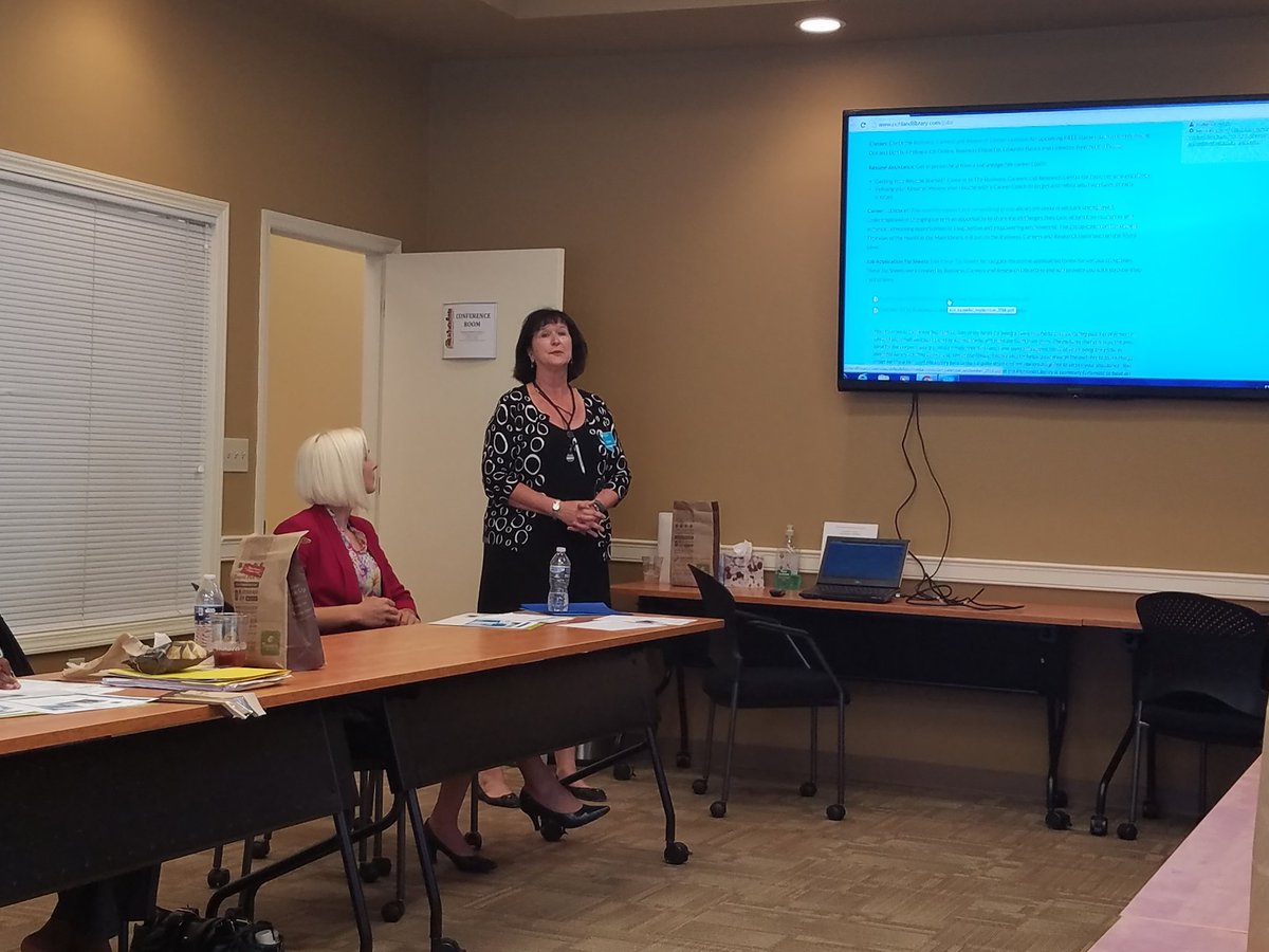 NeverHadITRadio's tweet image. @c4womenchas Power Luncheon today in Columbia SC w/ @SeedsComm Gwen Singletary. Topic: Recipe For Public Speaking!