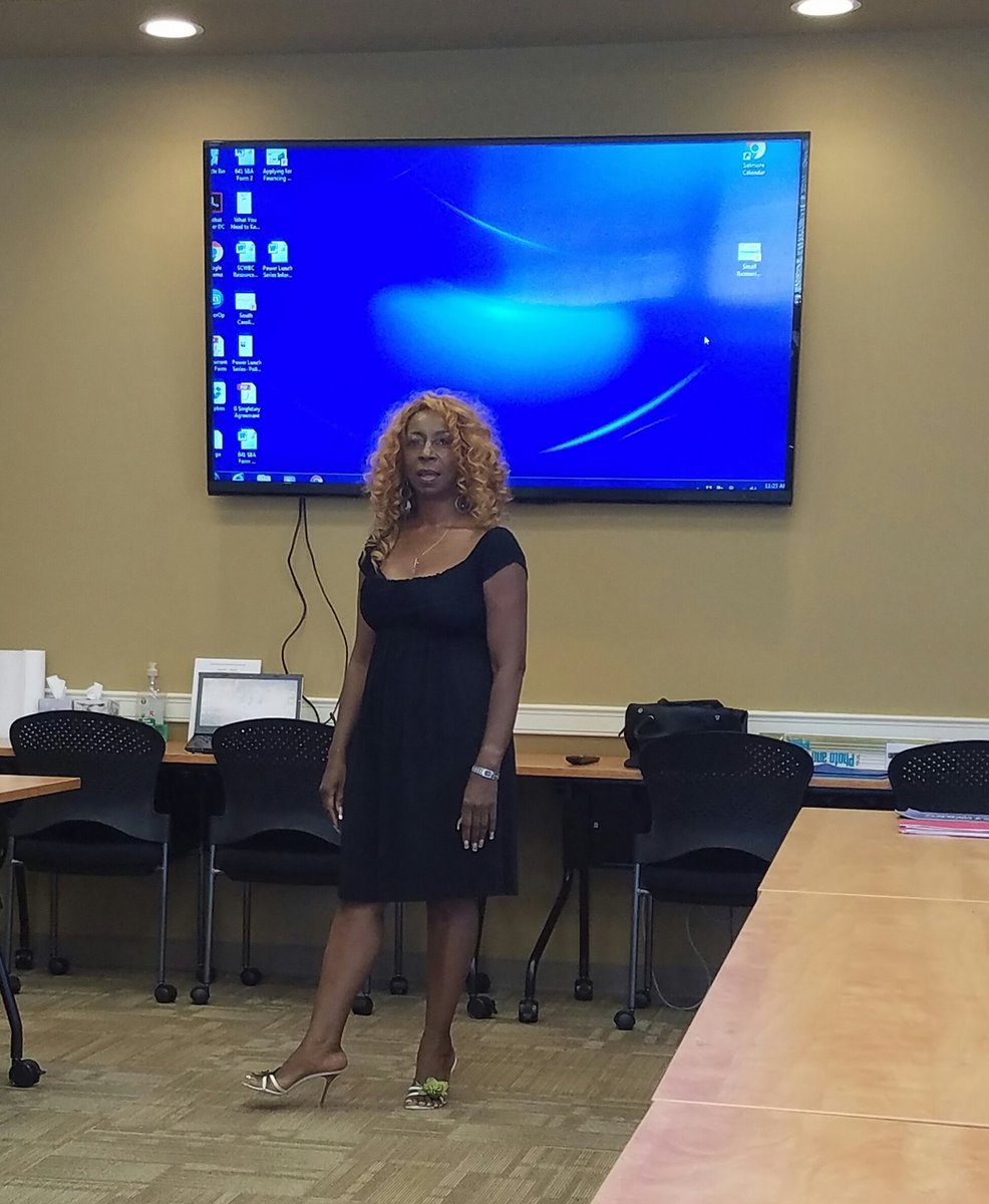 NeverHadITRadio's tweet image. @c4womenchas Power Luncheon today in Columbia SC w/ @SeedsComm Gwen Singletary. Topic: Recipe For Public Speaking!