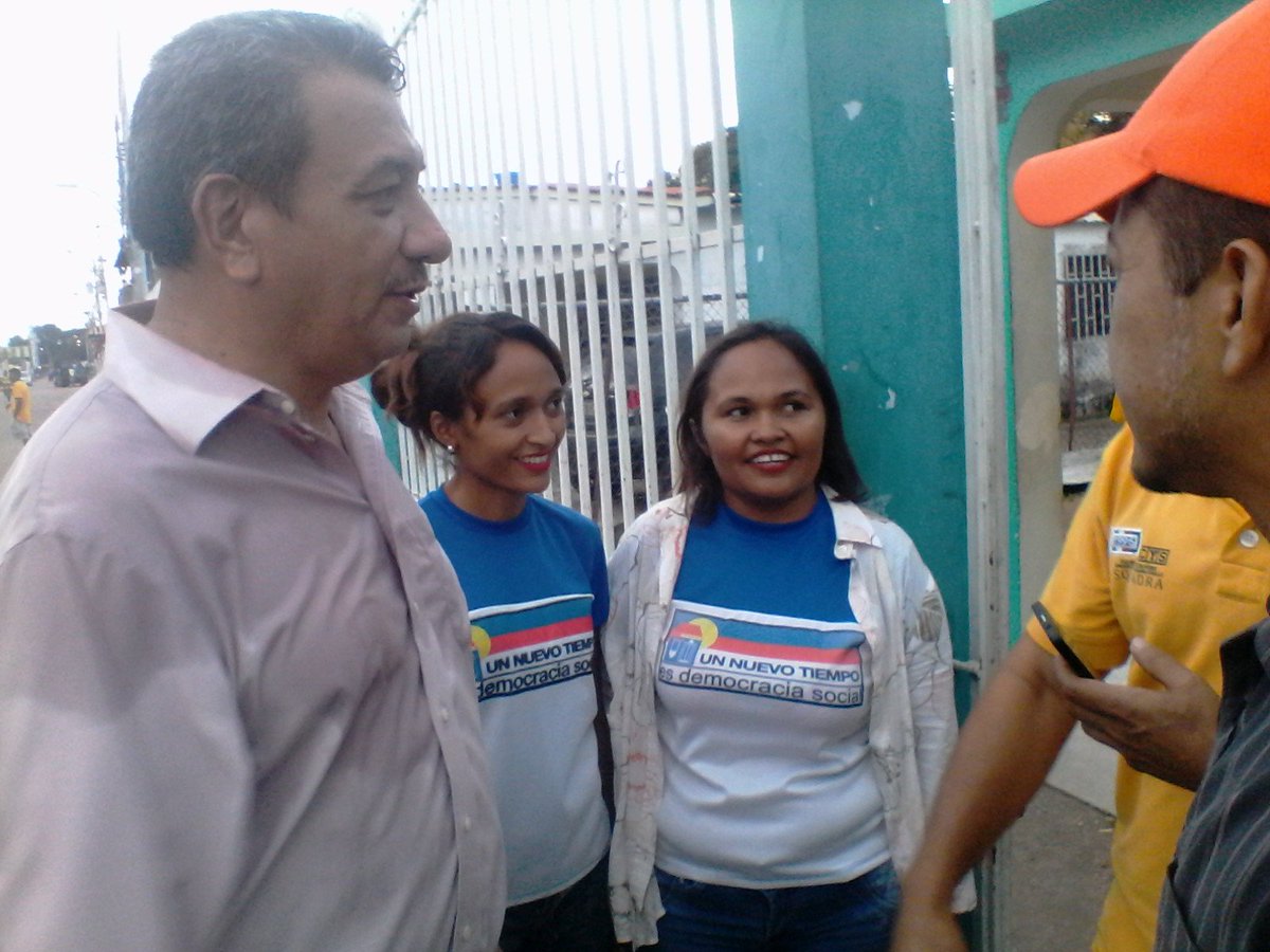 LuisGarcias1973's tweet photo. @VZporelCambio @miryliankyslp @12Janitza en caminata en Barrio Libertador #1Sep #RR con Nicolas Sosa, Revocatorio Ya https://t.co/czk5KxRUCb