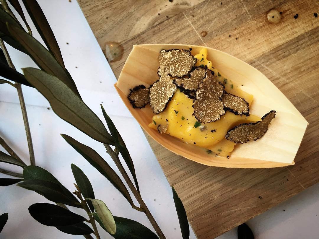 "One of my favorite dishes of the the evening from <a href="/iangresik/">Ian Gresik</a>" - <a href="/Emeril/">Emeril Lagasse</a> #EmeriltakesLAfoodwine