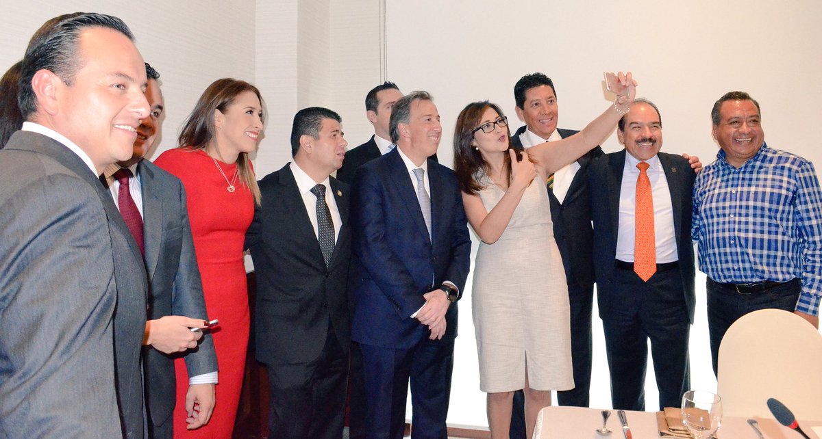 cynthialopezc1's tweet photo. Gracias Secretario @JoseAMeadeK por escucharnos y atender demandas sociales con tu apoyo fortalecemos CDMX https://t.co/Mf9zQuSTTi