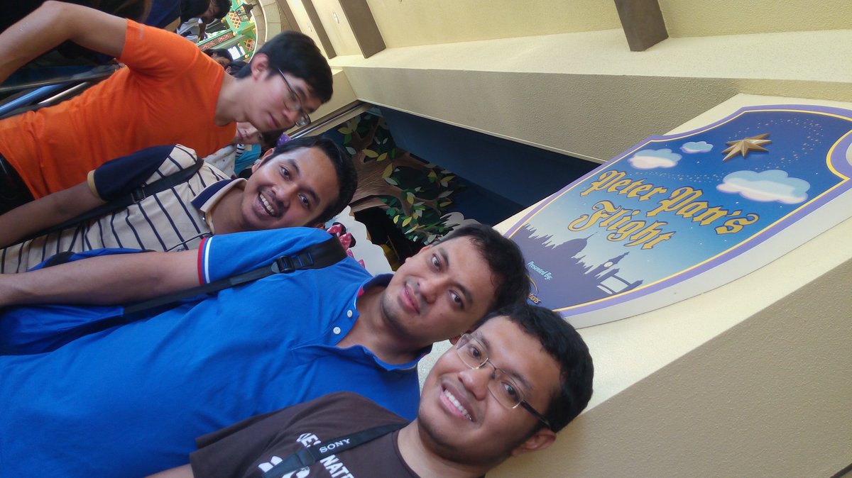 ressayusniar86's tweet photo. Tugas 3 Foto wahana Peter Pan Flight tanpa fast pass @SahabatInovasi #MIA2015Japan#bravoteam https://t.co/vGRIguO7RC