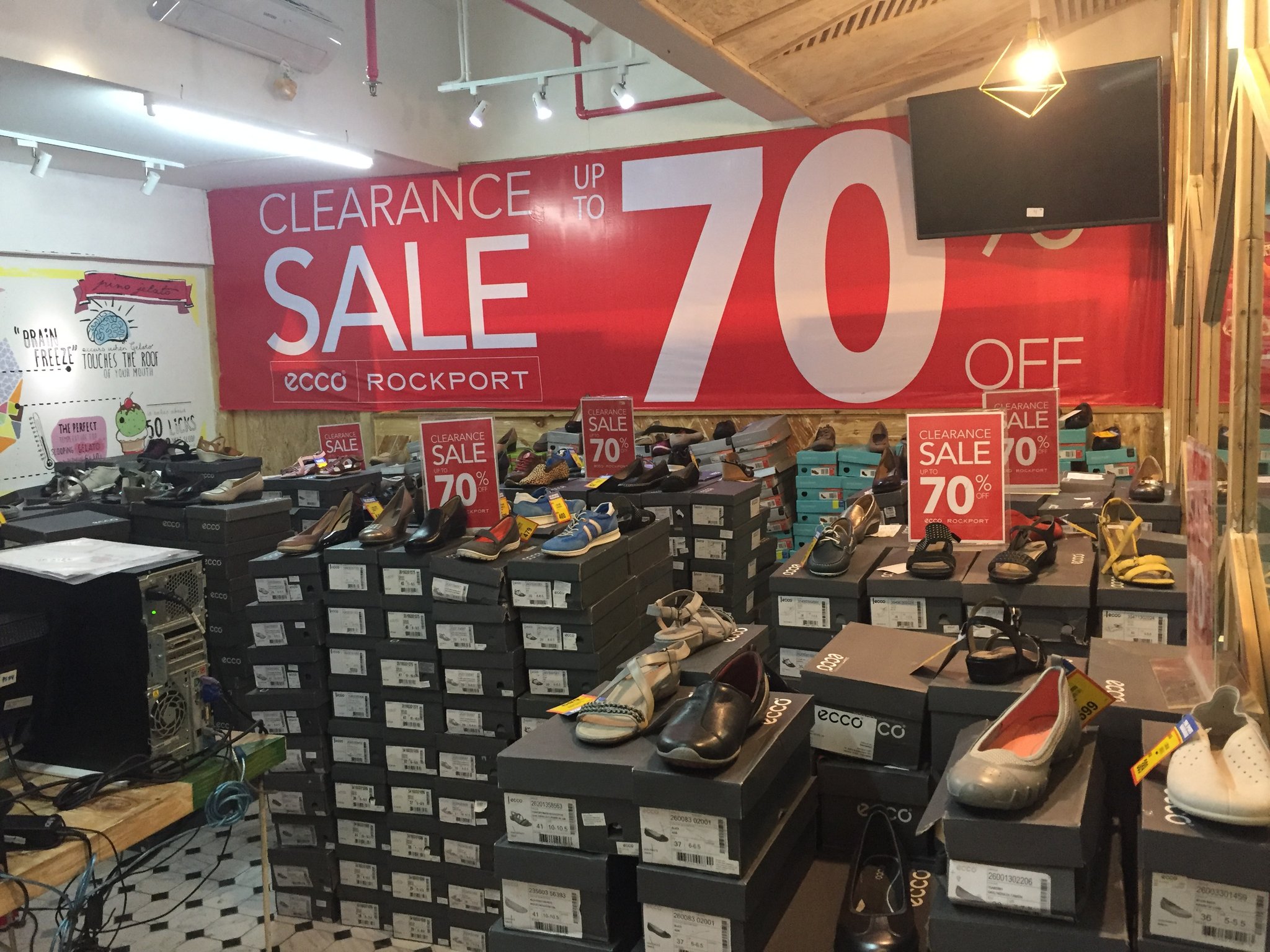 Plaza Festival on X Clearance Sale Up To 70 MAP Group. Ecco Rockport many more. At upper ground floor next to Yoshinoya https t l8iEMIrGjv X