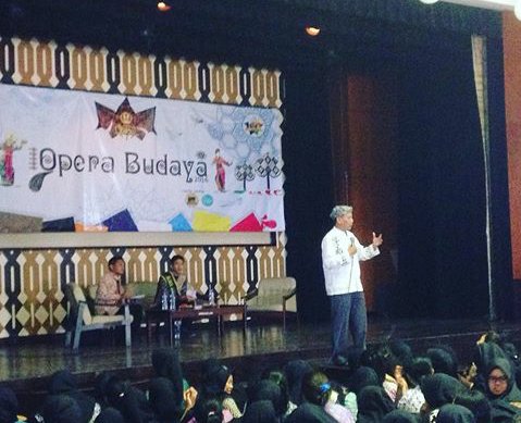 OperaBudayaFIB's tweet photo. Sedang berlangsung seminar kebudayaan bersama Saung Angklung Udjo &amp; Jajaka Jawa Barat 2016 #OperaBudaya2016 https://t.co/rXDHcs3o7l