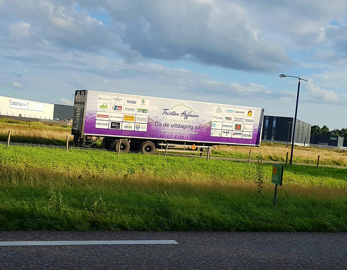 kanjers's tweet photo. Mooi om te zien @kanjers sponsor @PaashuisBV maakt langs  #twenteroute #n18 reclame voor de https://t.co/XNtgvbu8PI https://t.co/nne6lmkXxt