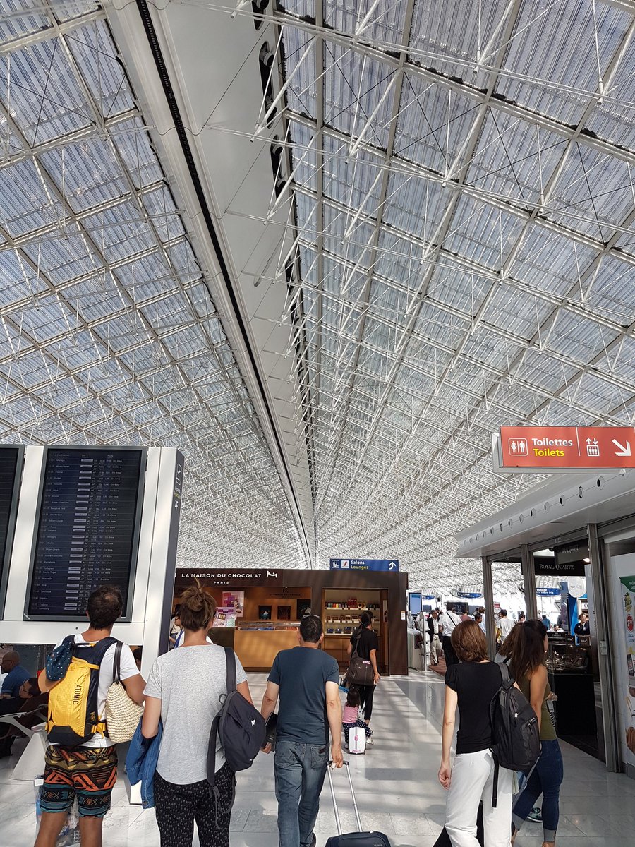 mywondr's tweet image. Flight delayed in Paris, but pretty cool airport design. Onward to Monaco! ✌✈🎆 #flightproblems #Paris #Monaco