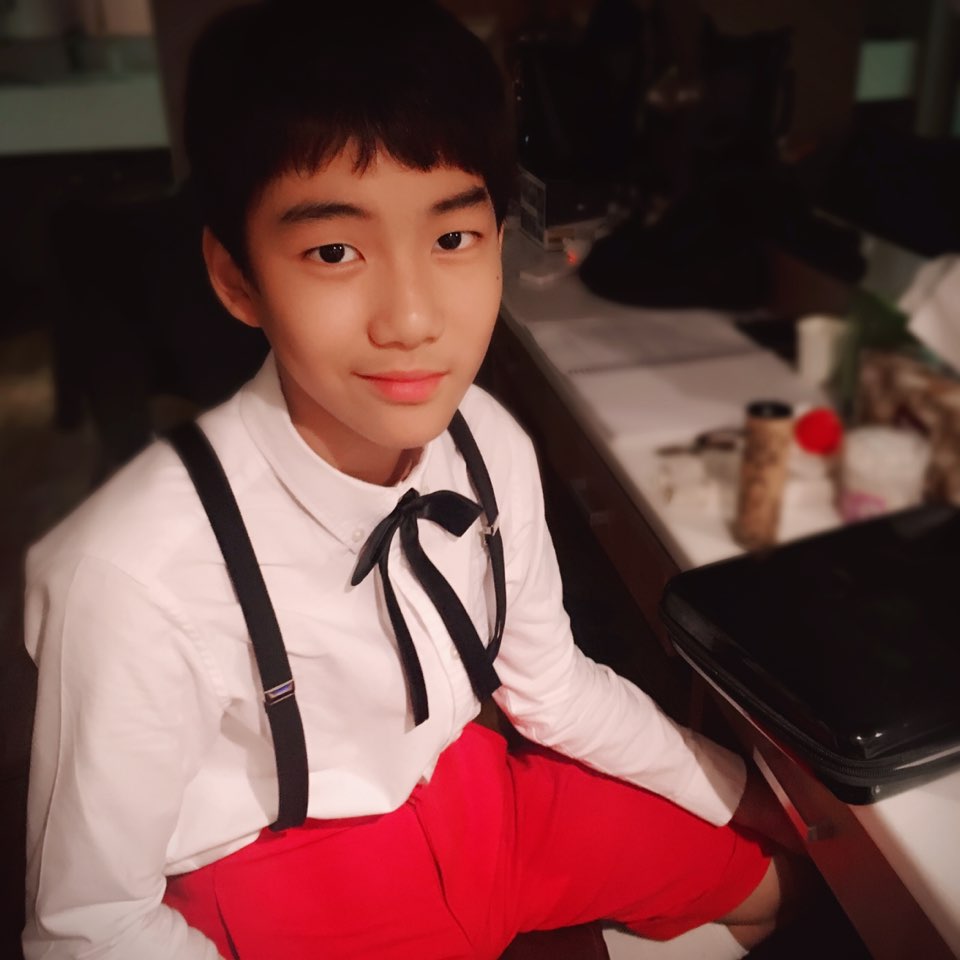 준상햄릿은 분장중! 잡티 하나 없는 민낯 대공개!! 잠시후에 만나요! :^) #준상is뭔들 #잘생김이_덕지덕지 #굴욕은없다_더멋있어질뿐