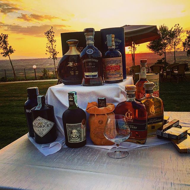 Rum and other nice things #exrum #diplomatico #zacapa #grappapoli #donpapa #donpaparum #sigari 
📷: @renatodiddi