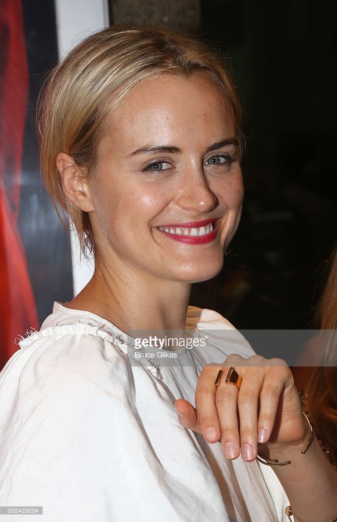 nextlevelcrazy's tweet image. Taylor Schilling at the opening night of the new play 'The Layover' on August 25, 2016 in NYC.