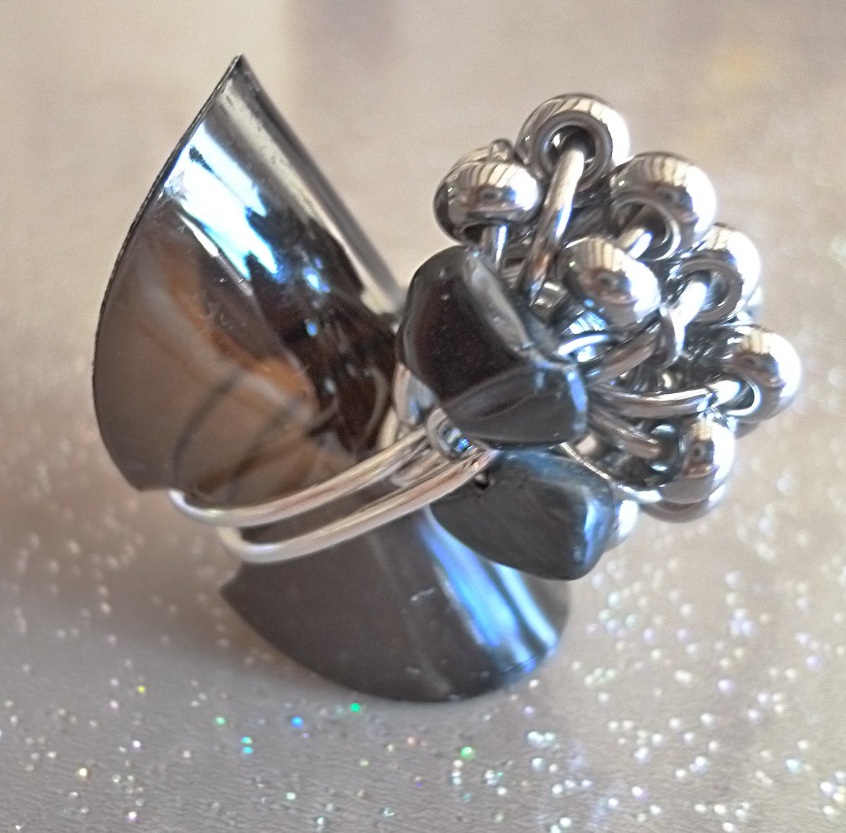 scarllara's tweet photo. https://t.co/NGWz2SCpSn #bague #baguefaitmain #handmadejewellery #bagueobsidienne #obsidianring https://t.co/ghgzawvqHP