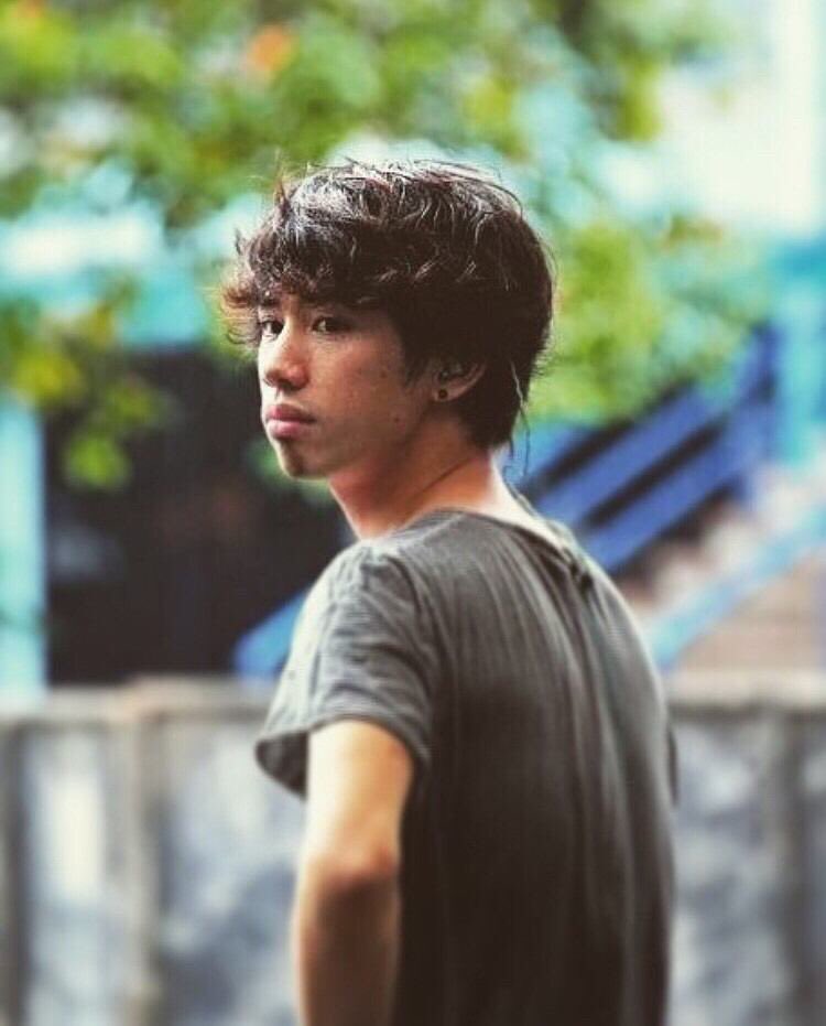 よし Sur Twitter Takaさんいろんな髪色 髪型してるけど 僕はやっぱり黒髪パーマのtakaさんが1番すきです 同じくらい緑髪も好きです笑 みんなはどのtakaさんが好きなんだろ笑 Oneokrock Taka