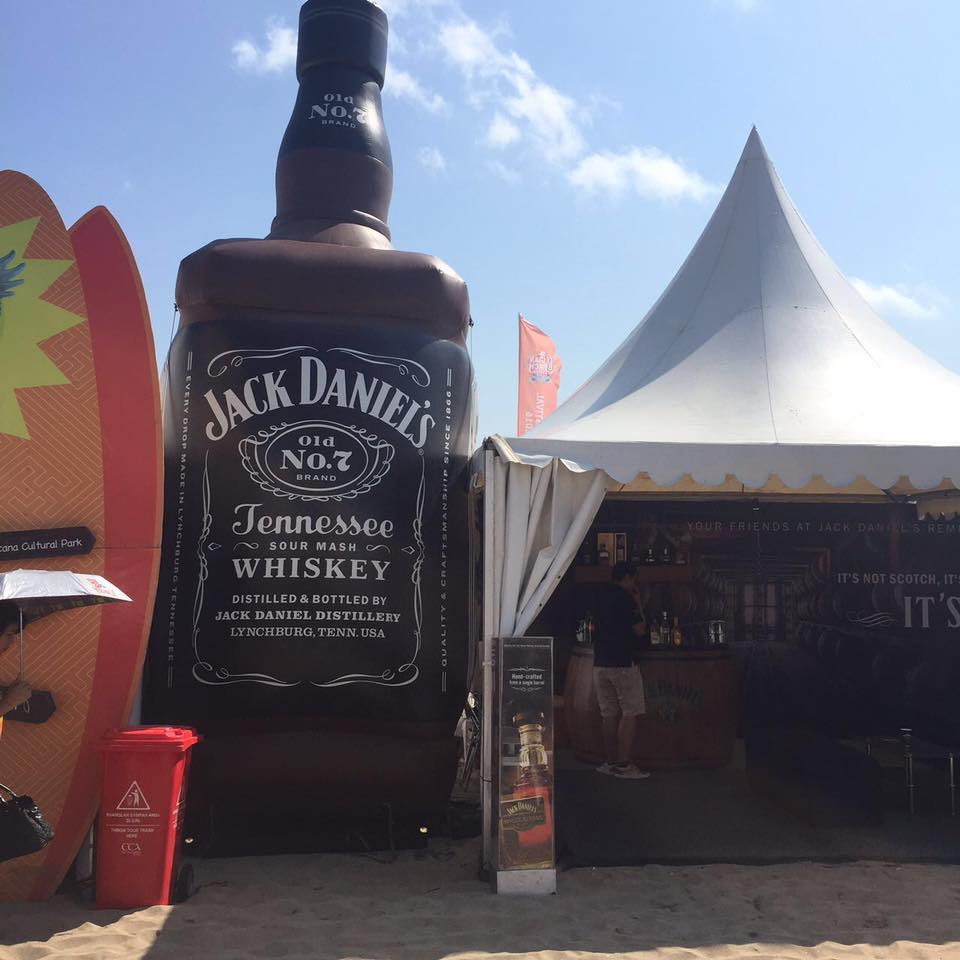 Check out the giant <a href="/JackDaniels_ID/">Jack Daniels  ID</a> baloon at Legian Beach Festival 2016!