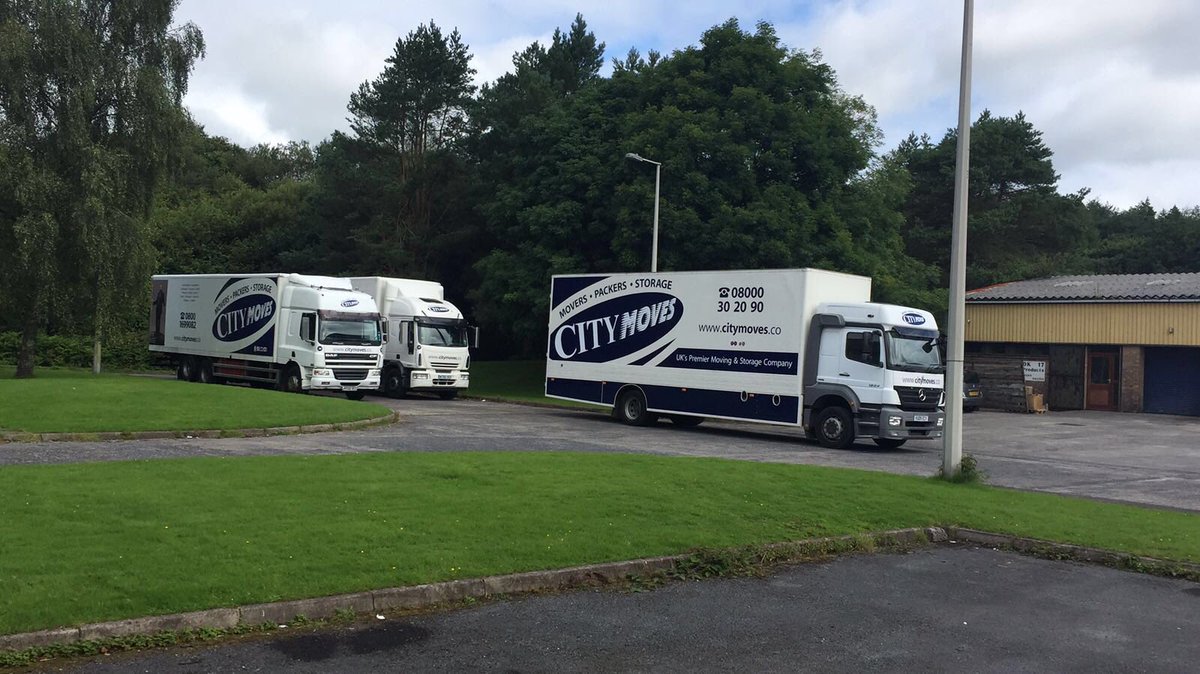 city_moves's tweet photo. A few of the trucks getting ready for a bath...ready for the bank holiday madness!! https://t.co/sFdNWGF0ca https://t.co/O8qcRwbe0Z