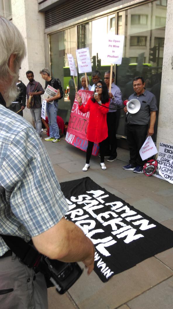 londonmining's tweet image. Banner placed at LSE remembering those who died 10 years ago at #phulbari