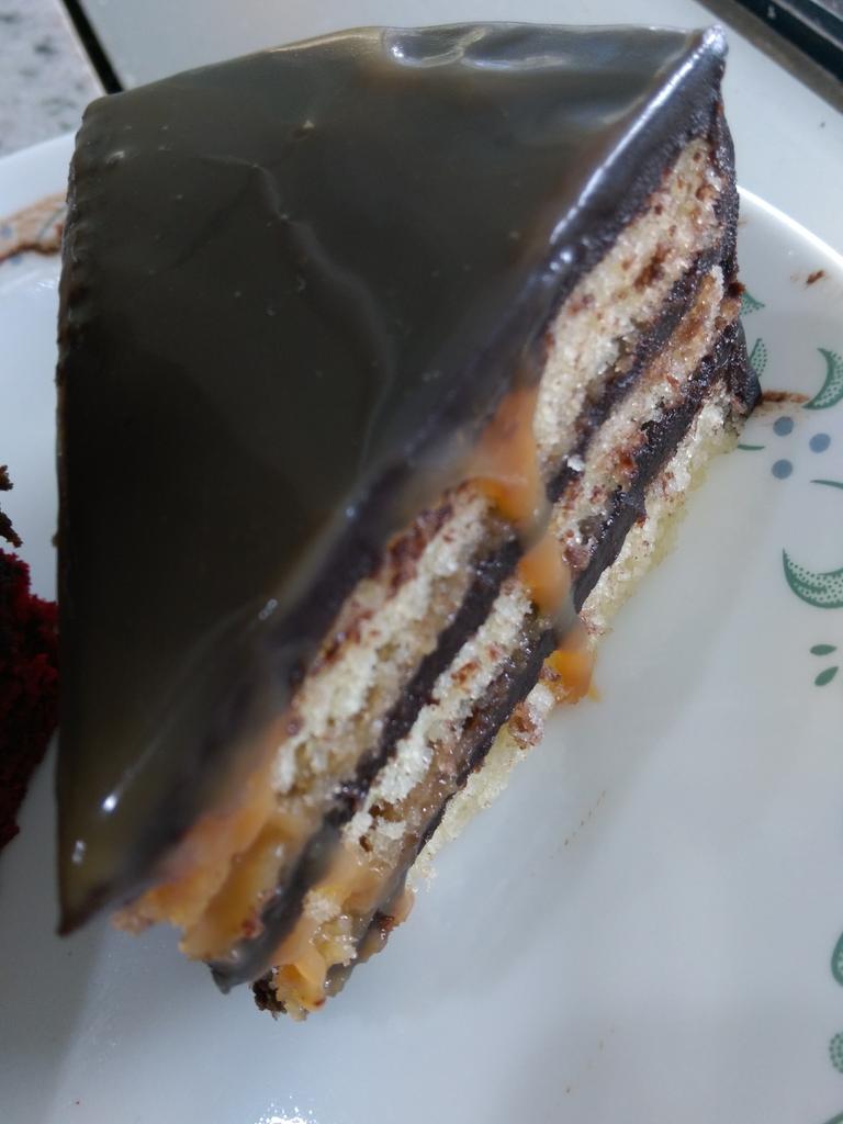 TheWickedSoul_'s tweet photo. U know it's #Fryyay when sweetness arrives at ur doorstep. Thank u @GoodieBagCo for sugarrush 😁
#Cakes #Homebaker https://t.co/QLqyXXXed4