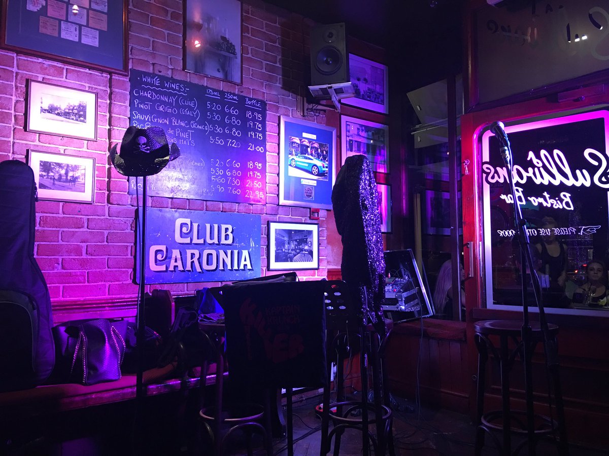 SkinBlisterSis's tweet photo. The #singingsisters had a great gig @KKKillerHeels last night. Tonight it's the sister act #unioninn #oldwindsor https://t.co/9lAPi5xYbU