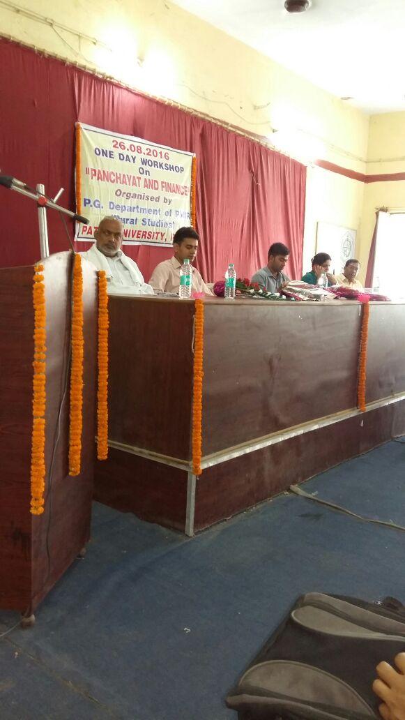 sanjaypaswanbjp's tweet photo. Addressing Patna University students on the topic of "Panchayat and Finance" https://t.co/mb6U73wRTy