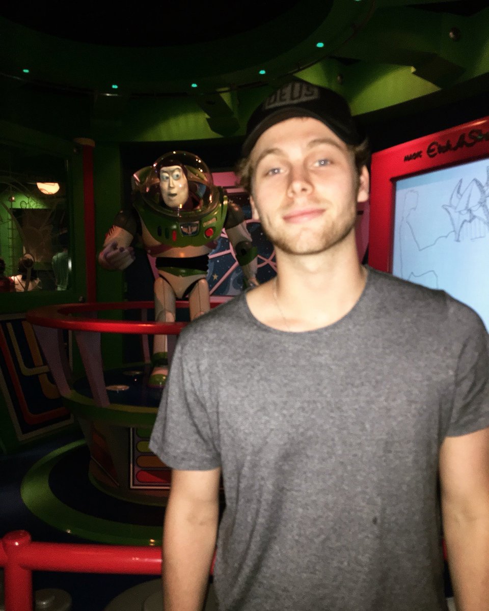 Hey I'm Luke! I'm kinda new here so rt for me pleasee😝 sorry I'm lame