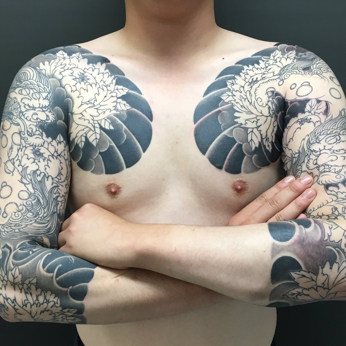 初代彫うち No Twitter 和彫り 唐獅子牡丹刺青いい 鳥よし行くかな Bif 牡丹 札幌刺青 彫うち 和彫り 心霊写真