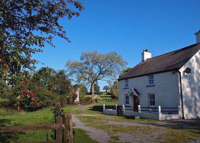 To book an Indian summer break in this beautiful Welsh farmhouse pls visit breconbeaconscottage.com 🌻