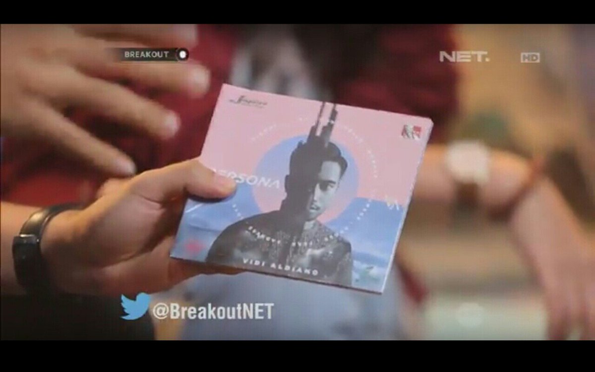 ErickJuniar's tweet photo. @BreakoutNET Judulnya "PESONA" memiliki 9 pesona yg mewakili 9 lagu dari Vidi Aldiano.. #BreakoutNETRetro https://t.co/gervqRJ1Fk