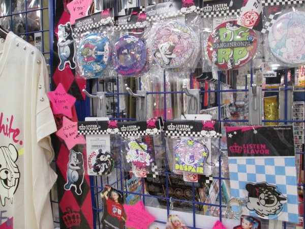 アニメイト渋谷 短縮営業中 グッズ情報 ダンガンロンパ リッスンフレーバー グッズお取り扱い中です 人気の江ノ島盾子ちゃんのtシャツも入荷シブ ゆめかわカラー ロックなテイストどちらも御座いますシブ ダンガンロンパ リッスンフレーバー