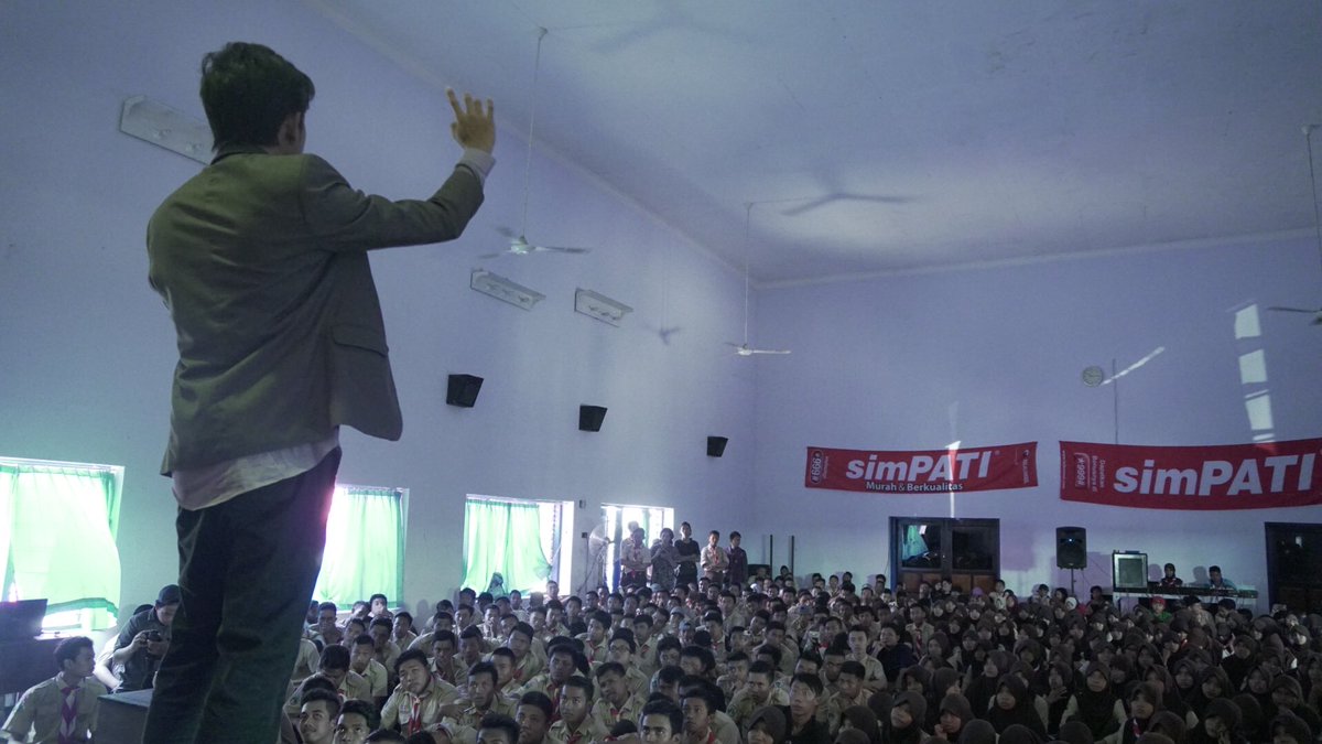 Moektito's tweet image. SMAN2 Situbondo! kota kecil seperti Situbondo ternyata banyak Kreator yang semangat bikin konten #LoopKePo #LOOP_ID