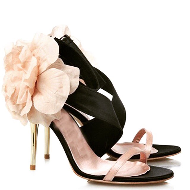 My #bespoke beauties are walking down the #aisle tomorrow!
Inquire about #bespoke and RTW collection info@kari-c.com