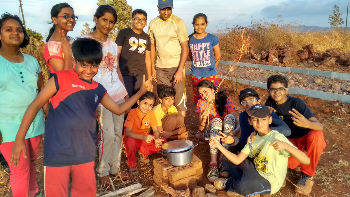 LyfscoolGenius's tweet image. #Lifeschool #Genius #CommandoCamp #JungleCooking