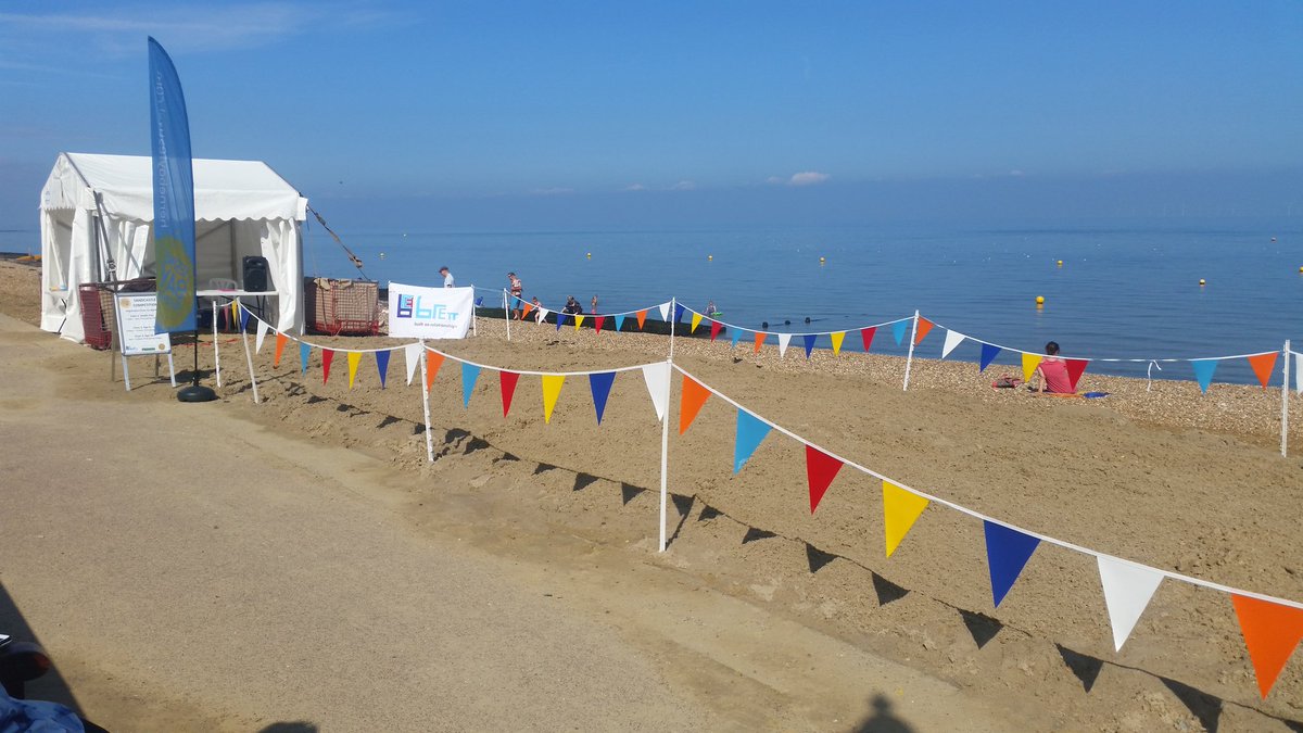 90mins until registration opens. It's such a beautiful day! We're ready for all you sandcastle superstars!