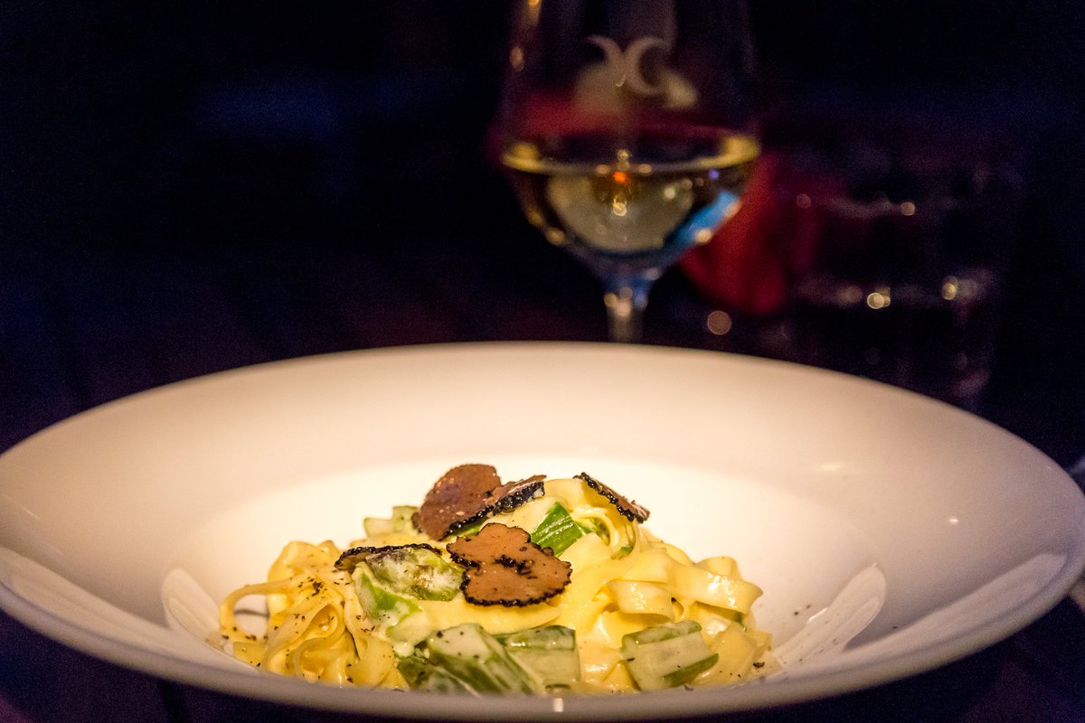 Do you know how to appreciate authentic Italian food? #LasdosLunas Is the best place to enjoy it!