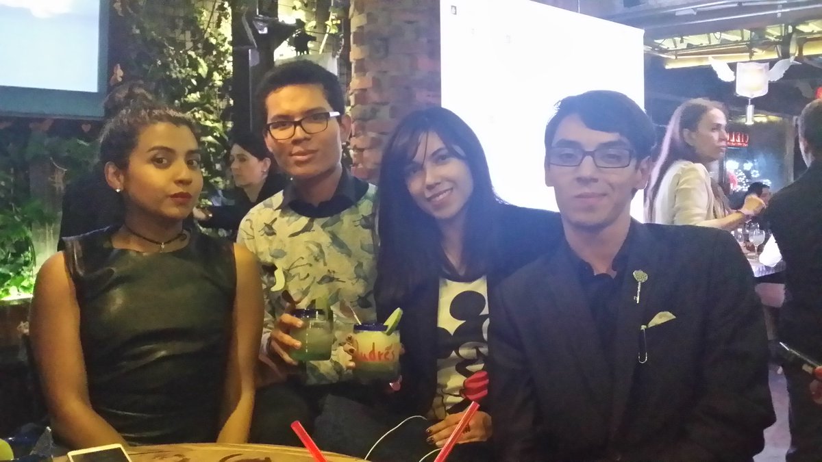 JennAguirreR's tweet photo. Anoche disfrutando del lanzamiento de #expomustache con @EdiHernandez24 @petrapak y @DoblePersona 😊 #comboblogger https://t.co/Hbw4aEjXFB