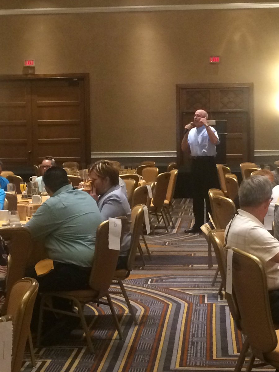 AzCities's tweet photo. Listening to @CityofFlagstaff Mayor Nabours lead us in breakfast round table this morning! #LACT16 https://t.co/qr0TqCtkdc