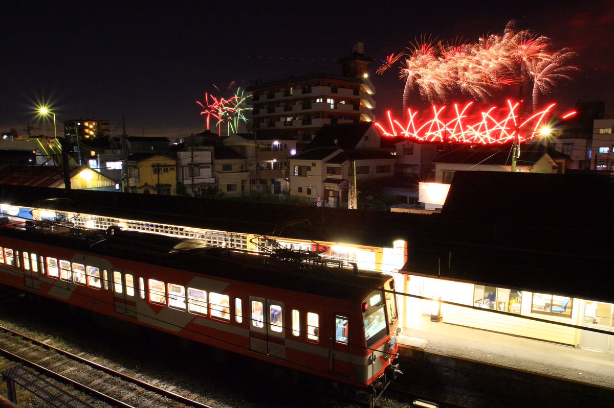 馬 流鉄 流山花火大会 花火単体で撮っても良いのですが 流山って分かるようなものがどうしても撮りたくて流鉄流山駅近くで すごく綺麗でした