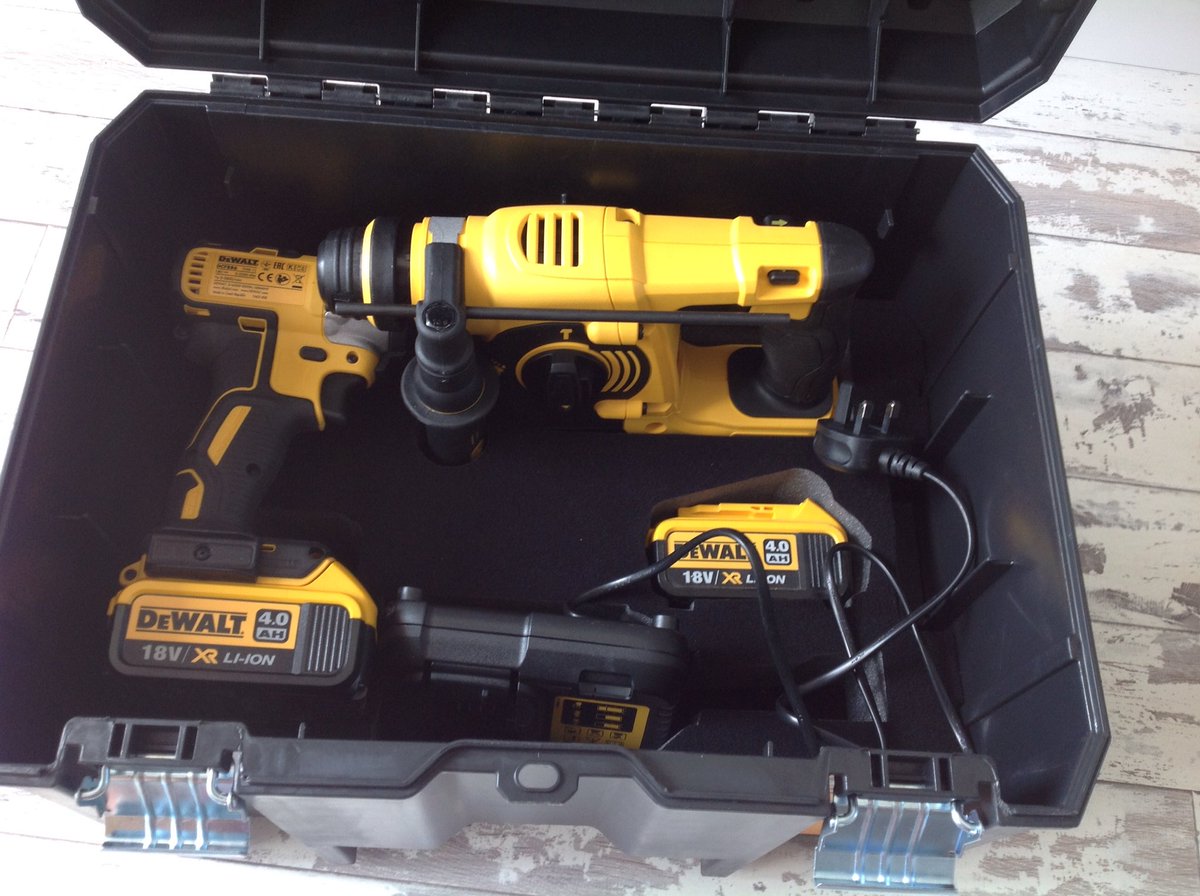 mikehuntitches2's tweet photo. @robpax1980 vat free tools https://t.co/YoXPIW62Ai