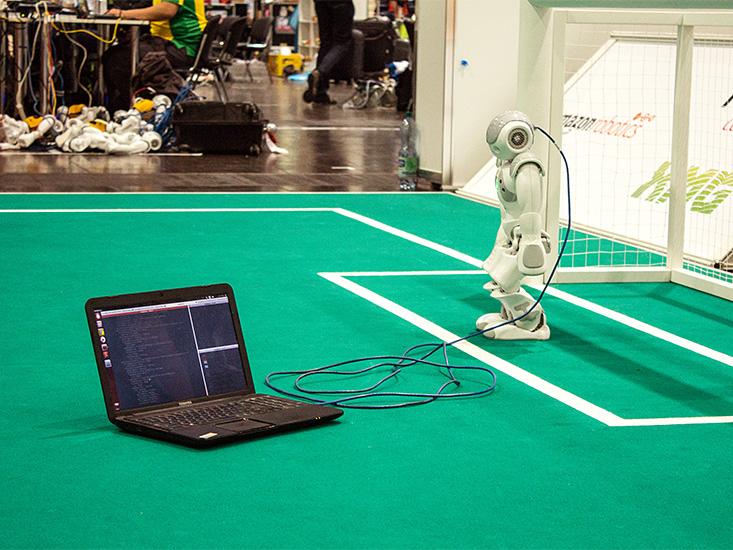 georgemias's tweet image. Robots learning to team up: #Robot Soccer nautil.us/issue/39/sport… via @NautilusMag #AI