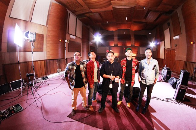 Rolling Stone INA tweet media