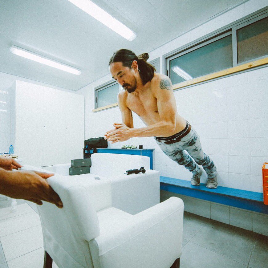 100 push-ups a day #aokibootcamp https://t.co/cZqBDLi8kN