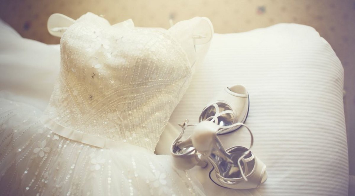 StylistMagazine's tweet image. The brilliant reason one woman's wedding dress has gone viral buff.ly/2bA0aLO